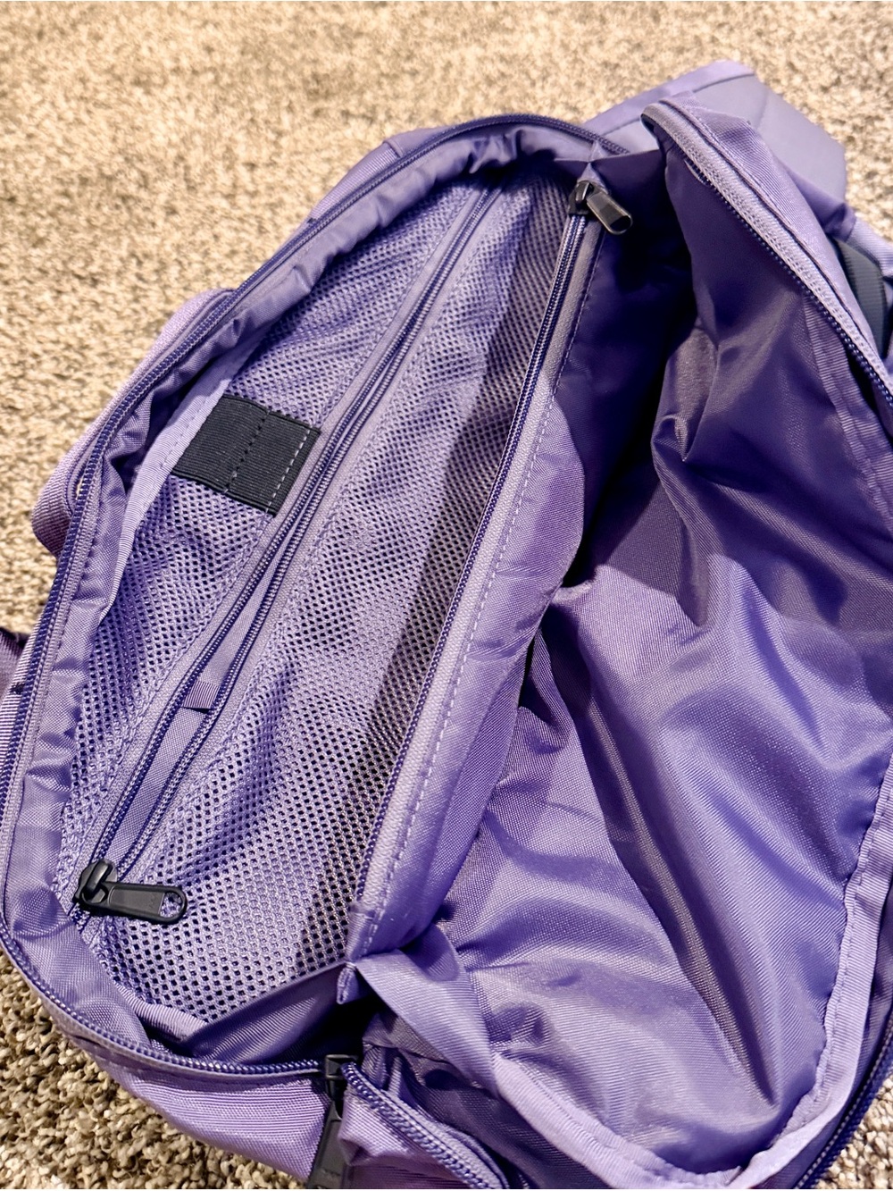 The North Face Lavender Sling Pack - Lightweight Crossbody Bag - Picture 3 of 3